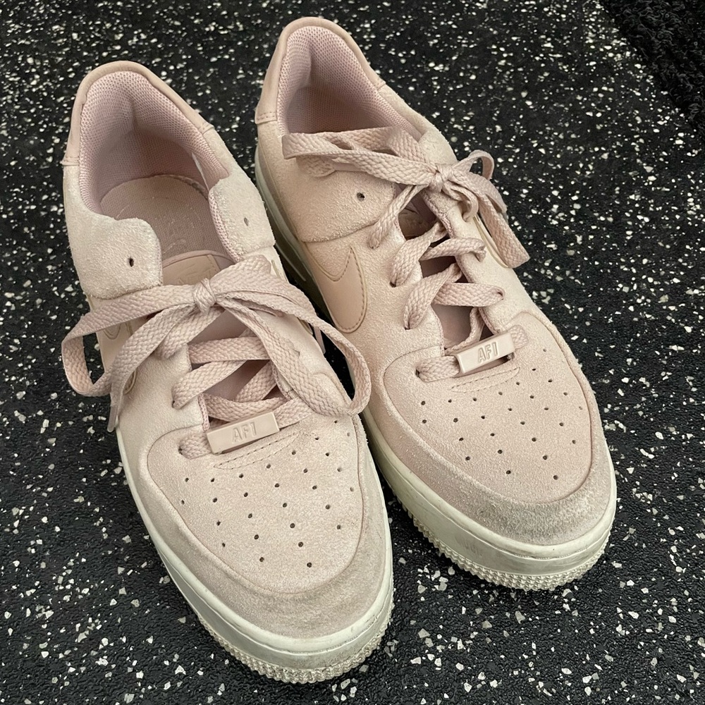 NIKE | Air Force 1 Sage pale pink suede trainers